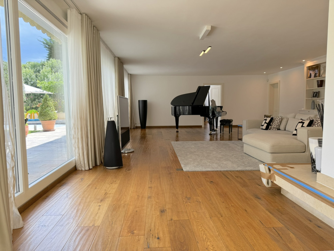 RIVE DROITE - CHAMBESY - PROCHE DES NATIONS UNIES ET DU LAC - AU CALME !